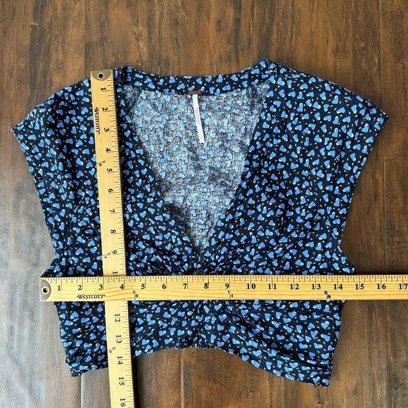 FREE PEOPLE Havana Honey V-Neck Woven Crop Top in Heart Print Blue - Picture 11 of 11